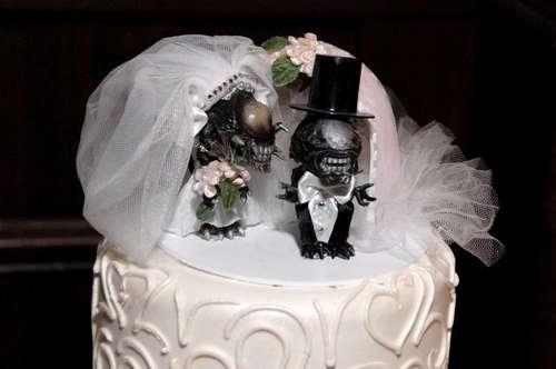 hilarious cake toppers 13