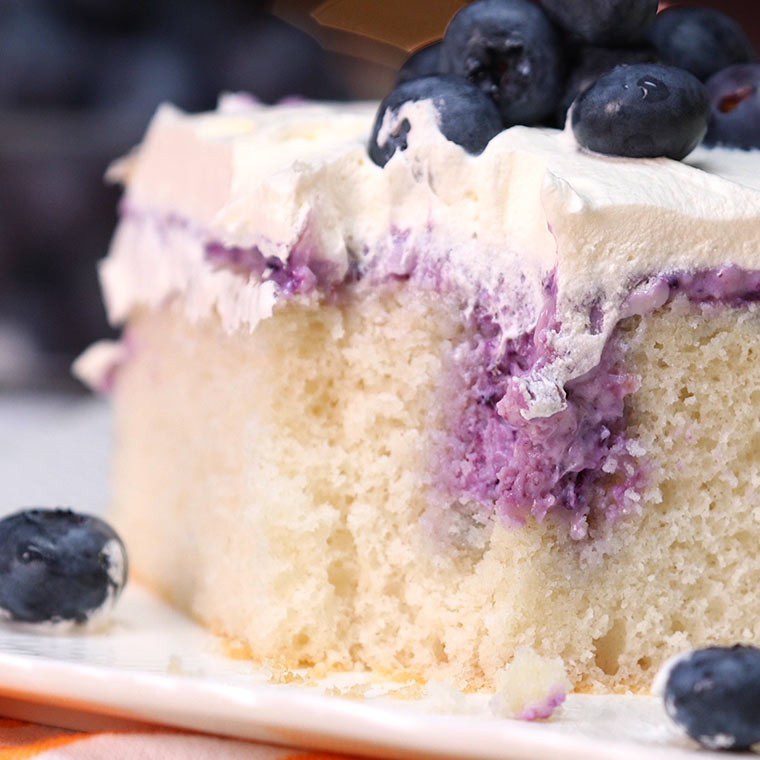 blueberry-cheesecake-poke-cake13