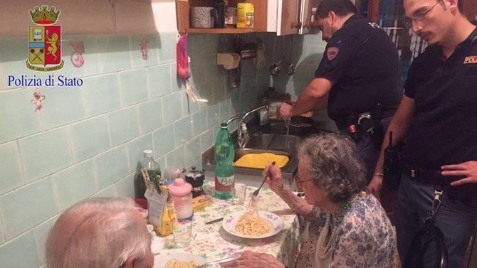 police officers help elderly couple