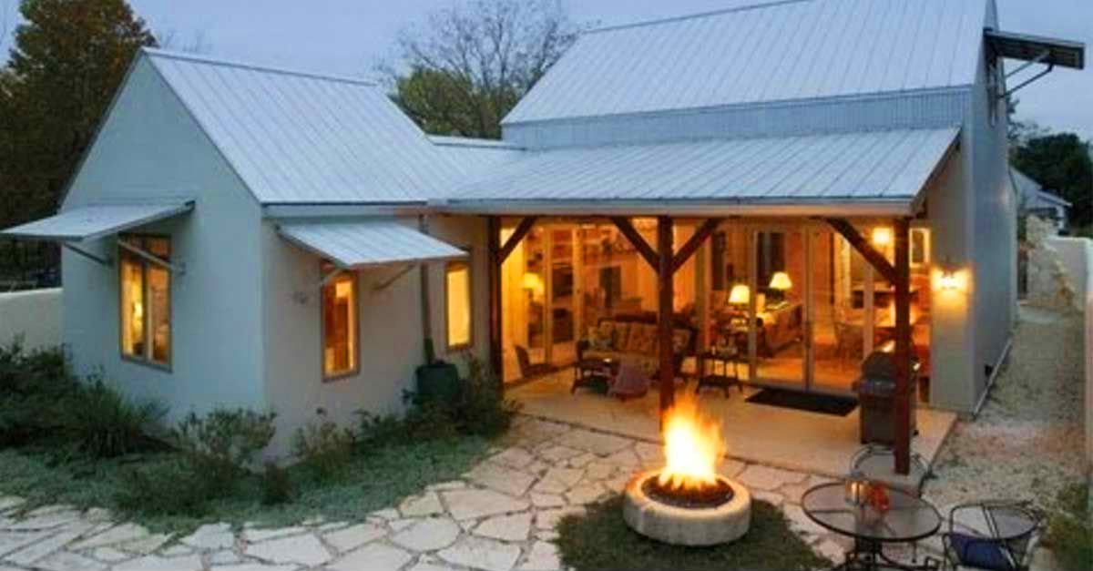 Small Cabin Wins The “Best Retirement Home” Award. Take A Peek Inside